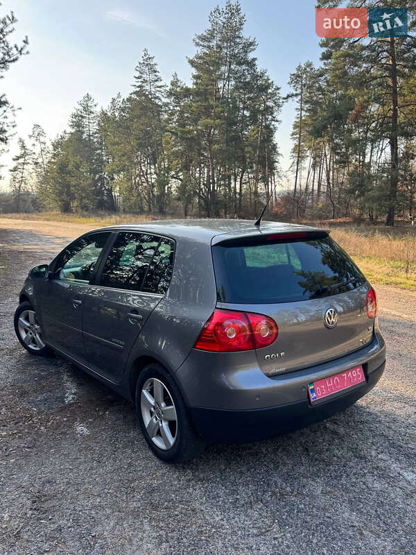 Хэтчбек Volkswagen Golf 2008 в Смеле