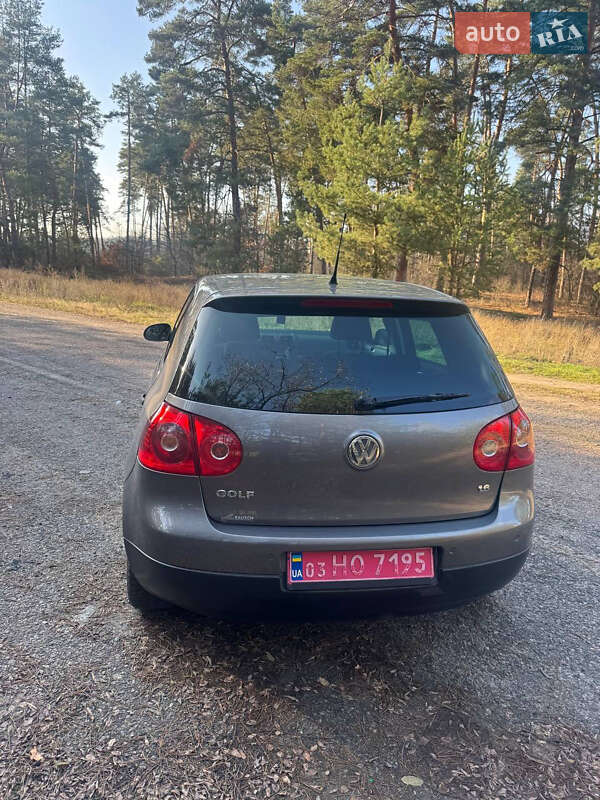 Хэтчбек Volkswagen Golf 2008 в Смеле