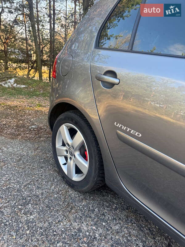 Хэтчбек Volkswagen Golf 2008 в Смеле