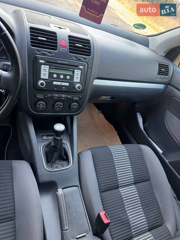 Хэтчбек Volkswagen Golf 2008 в Смеле