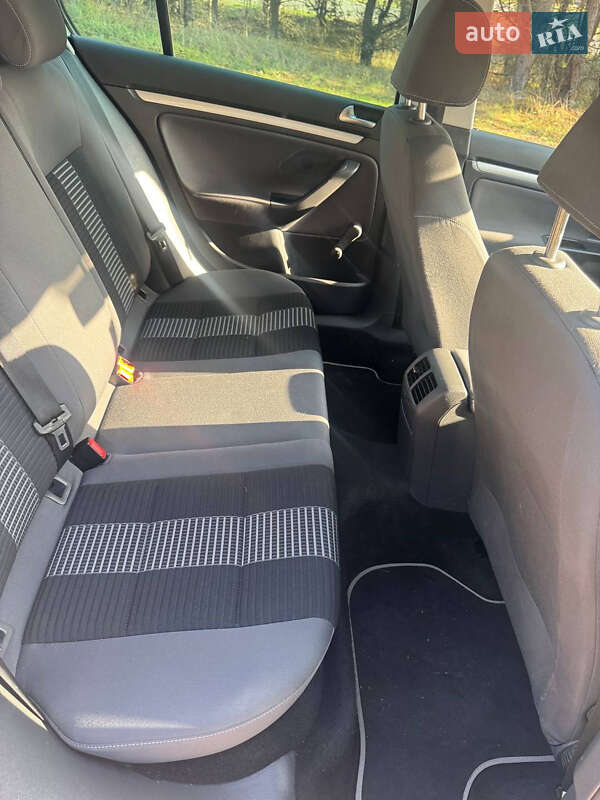 Хэтчбек Volkswagen Golf 2008 в Смеле