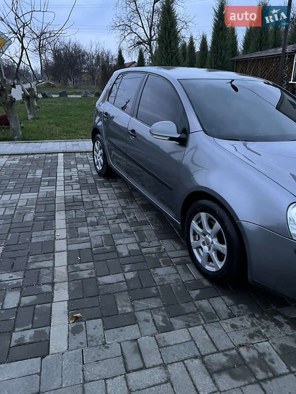 Хетчбек Volkswagen Golf 2006 в Звенигородці
