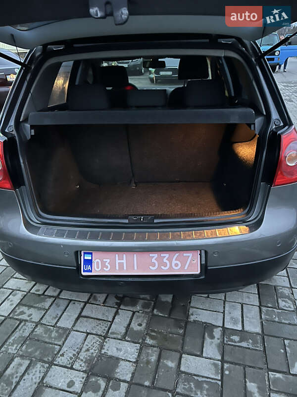 Хетчбек Volkswagen Golf 2006 в Звенигородці