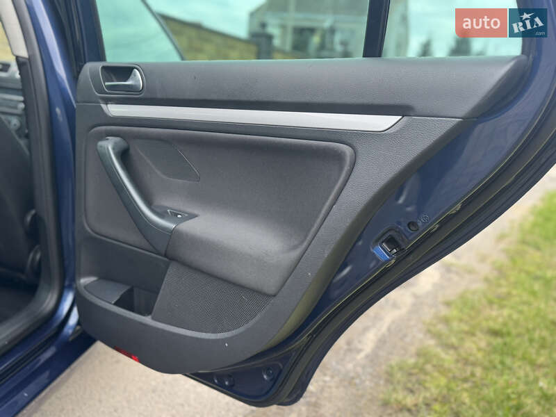 Универсал Volkswagen Golf 2012 в Луцке