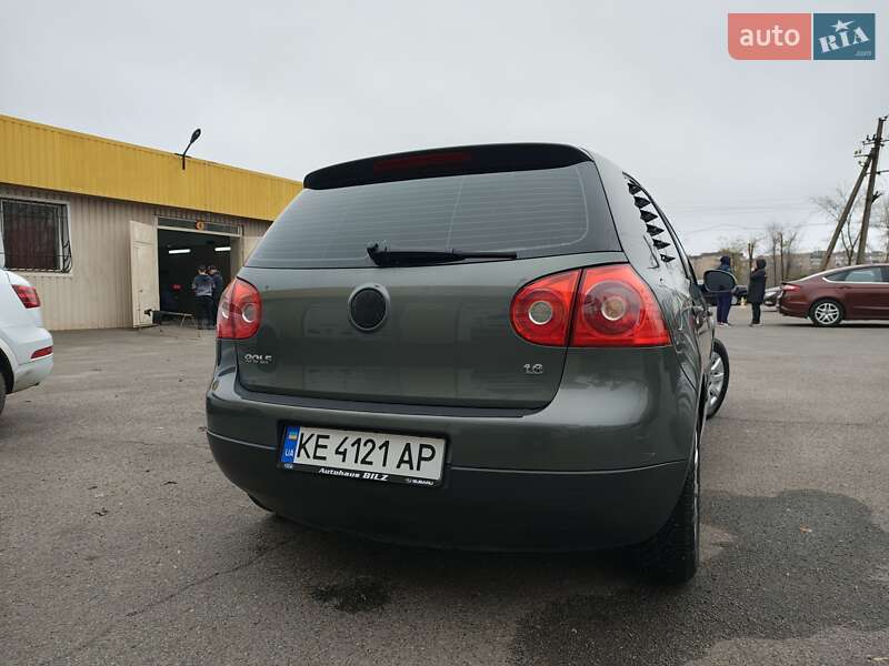 Хэтчбек Volkswagen Golf 2004 в Кривом Роге