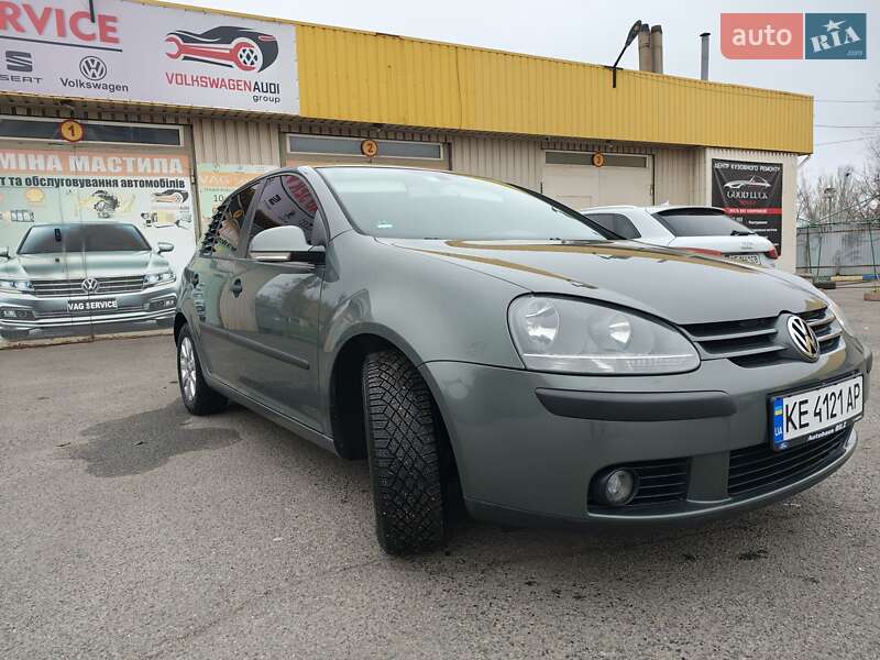 Хэтчбек Volkswagen Golf 2004 в Кривом Роге