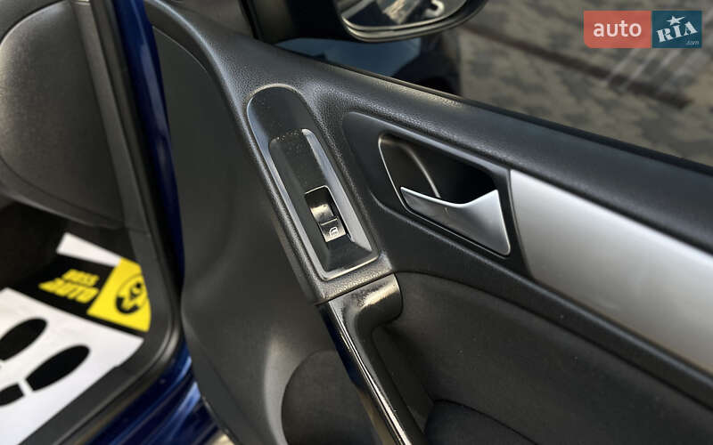 Хэтчбек Volkswagen Golf 2009 в Мукачево