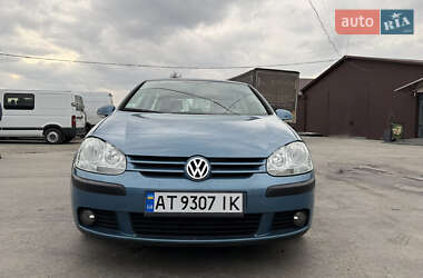 Хэтчбек Volkswagen Golf 2005 в Калуше