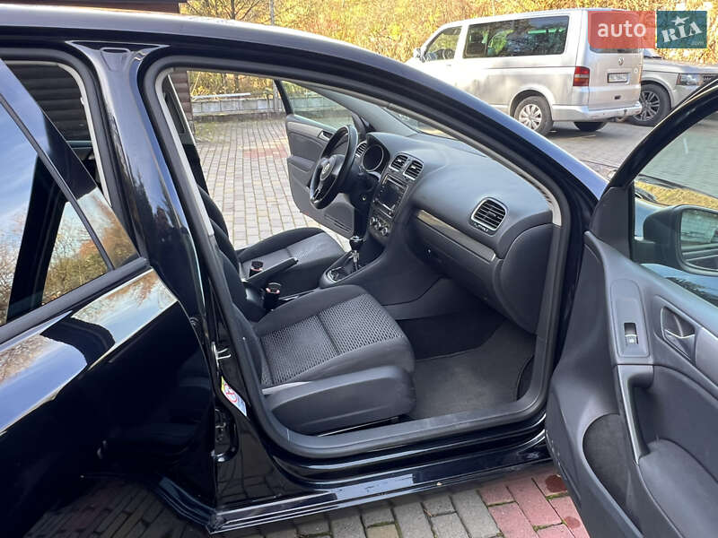 Хэтчбек Volkswagen Golf 2009 в Косове