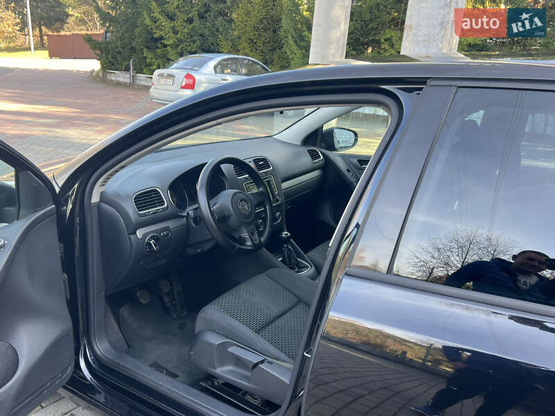 Хэтчбек Volkswagen Golf 2009 в Косове