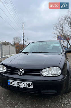 Хэтчбек Volkswagen Golf 2002 в Новомосковске