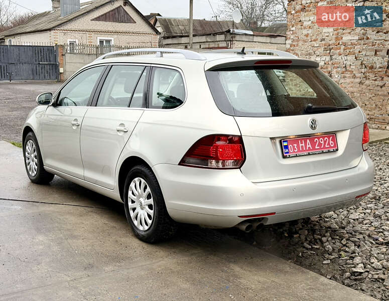 Універсал Volkswagen Golf 2011 в Луцьку