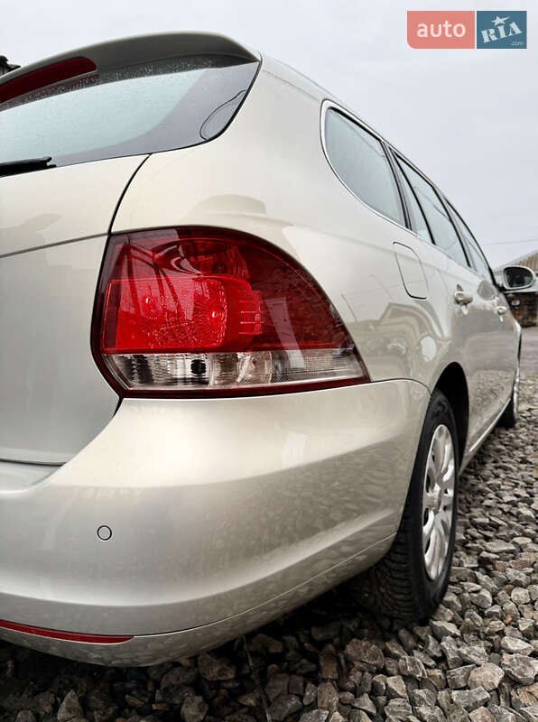 Універсал Volkswagen Golf 2011 в Луцьку