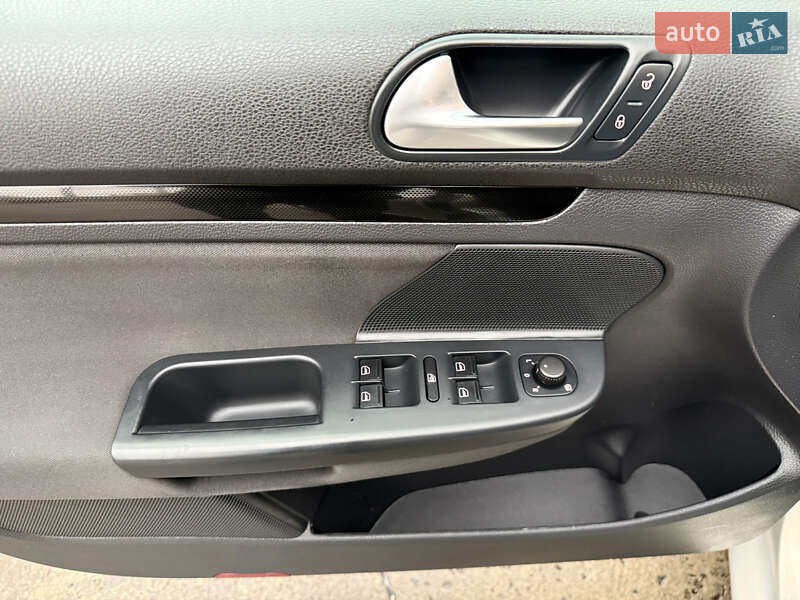 Універсал Volkswagen Golf 2011 в Луцьку