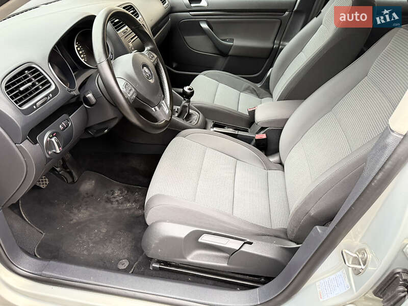 Універсал Volkswagen Golf 2011 в Луцьку