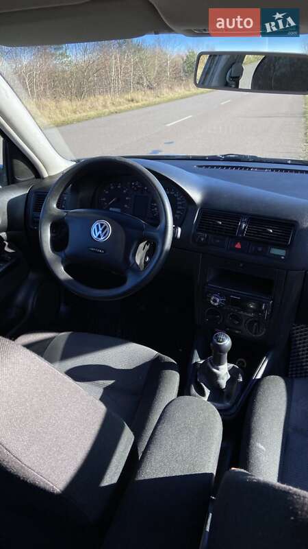 Хэтчбек Volkswagen Golf 2001 в Шептицькому