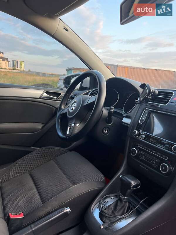 Хэтчбек Volkswagen Golf 2010 в Киеве