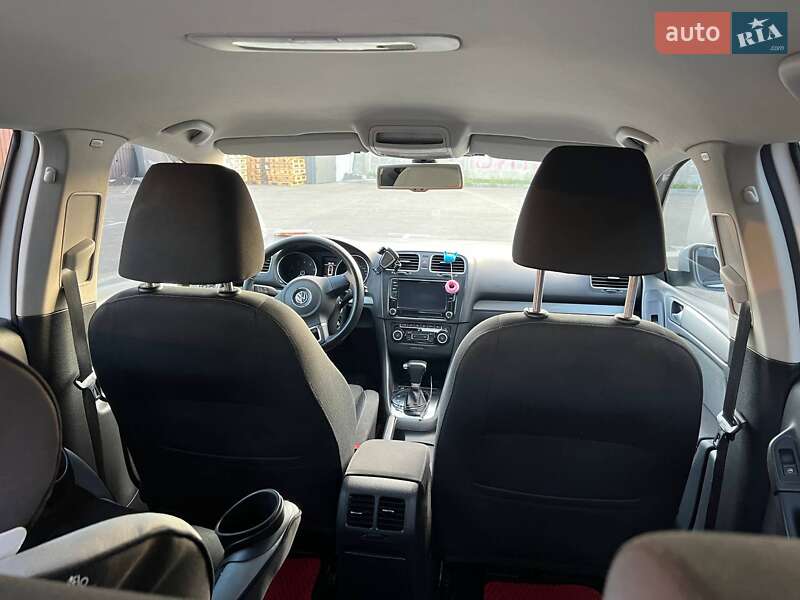 Хэтчбек Volkswagen Golf 2010 в Киеве