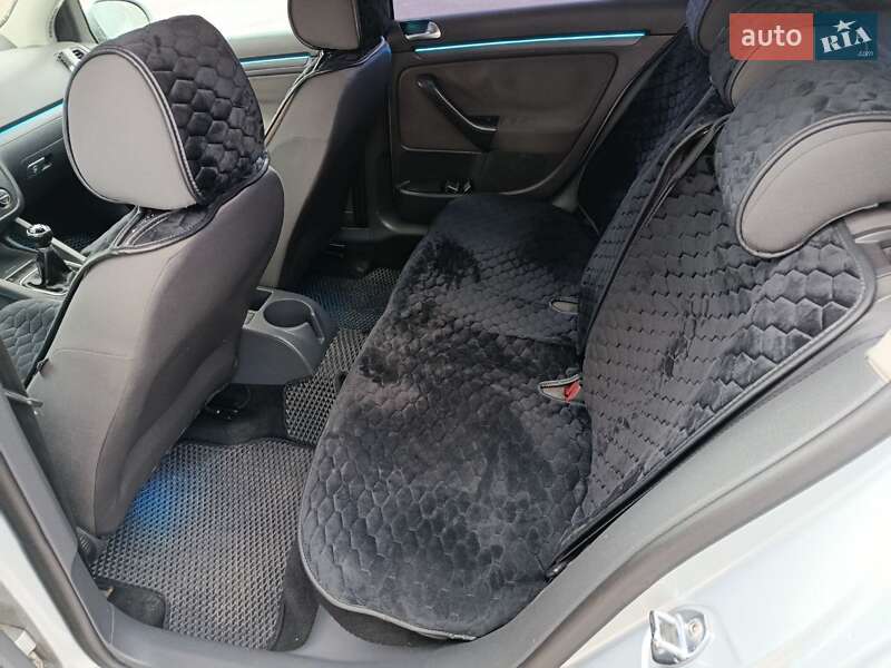 Хэтчбек Volkswagen Golf 2008 в Запорожье