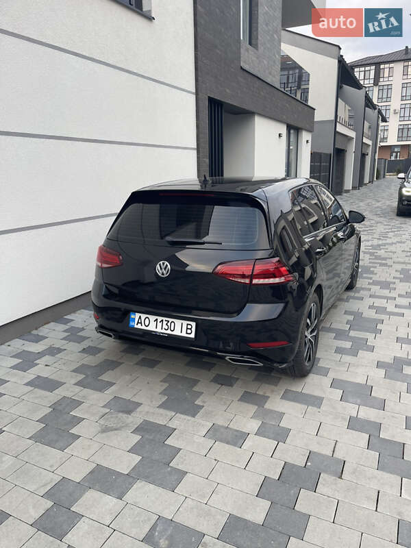 Хетчбек Volkswagen Golf 2017 в Мукачевому