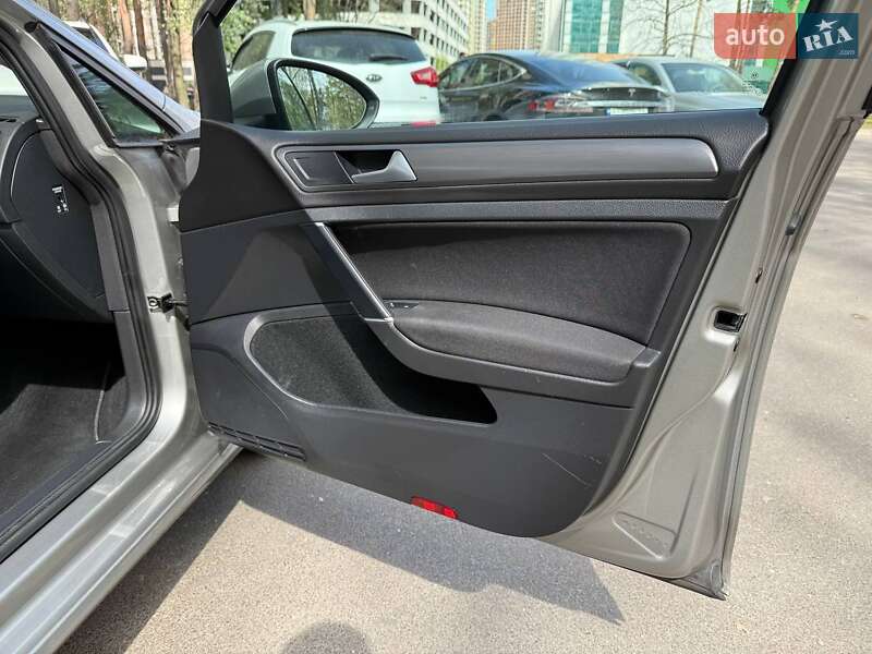 Універсал Volkswagen Golf 2019 в Києві