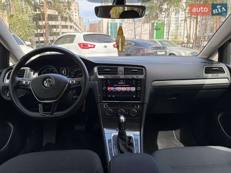 Універсал Volkswagen Golf 2019 в Києві
