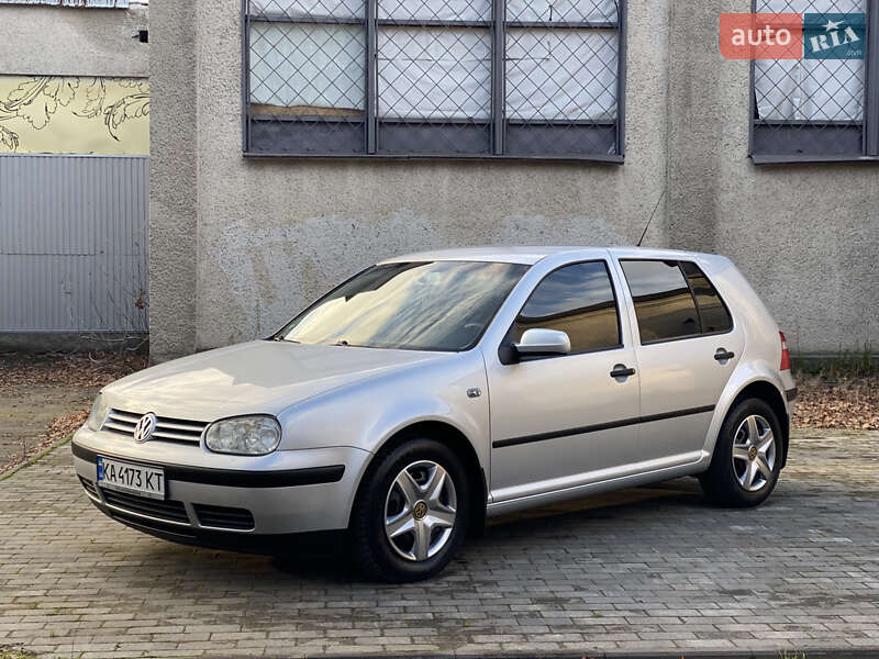 Хэтчбек Volkswagen Golf 2003 в Киеве