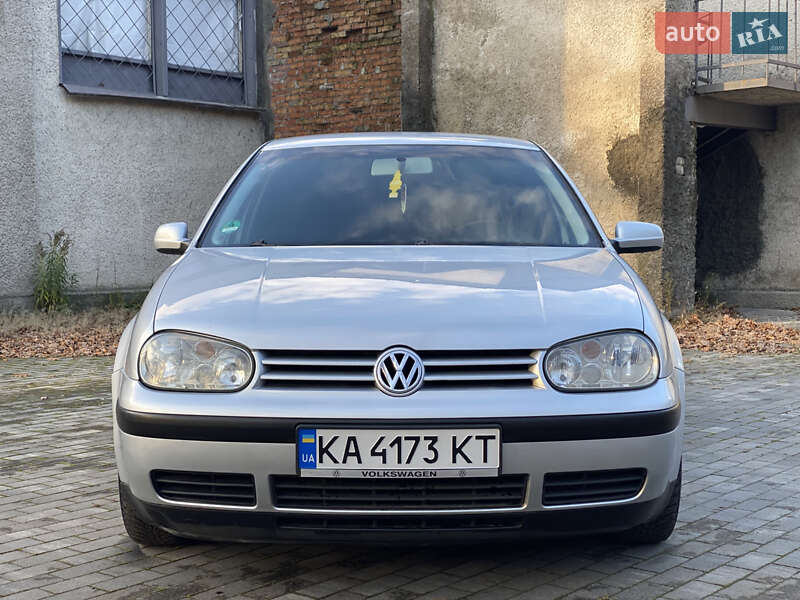 Хэтчбек Volkswagen Golf 2003 в Киеве