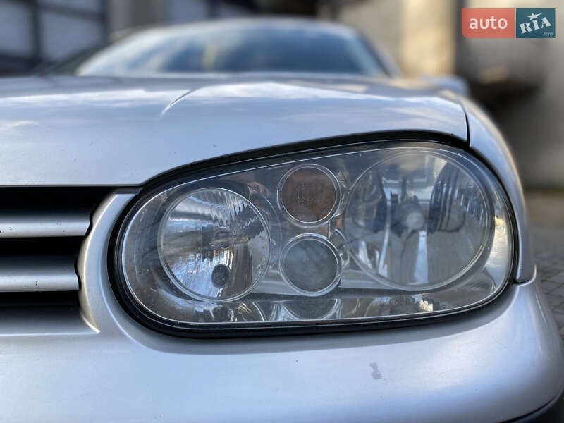 Хэтчбек Volkswagen Golf 2003 в Киеве