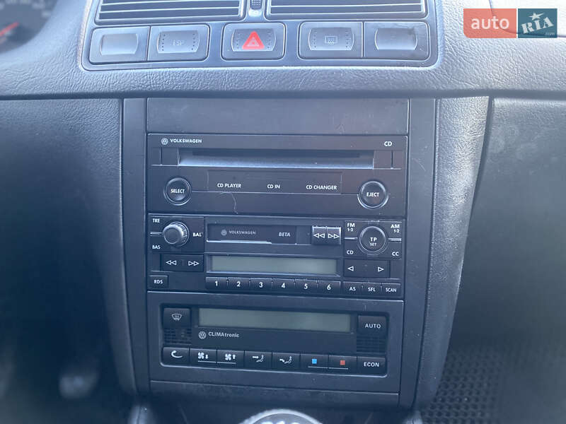 Хэтчбек Volkswagen Golf 2003 в Киеве
