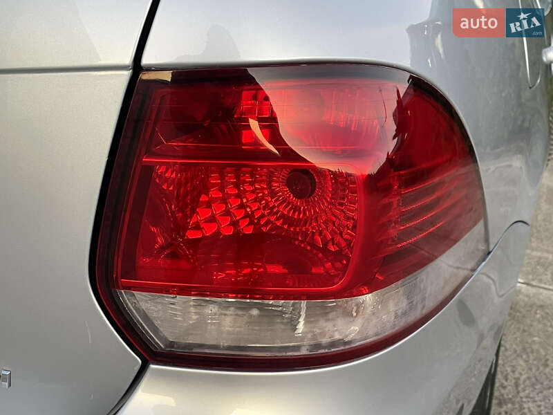 Універсал Volkswagen Golf 2011 в Сарнах