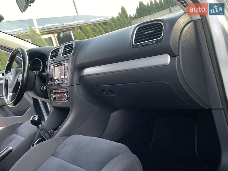 Універсал Volkswagen Golf 2011 в Сарнах