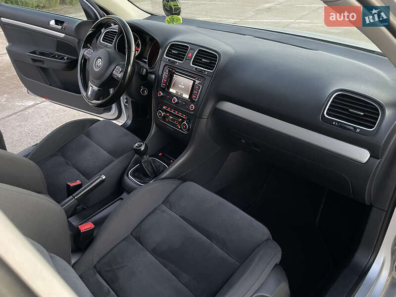 Універсал Volkswagen Golf 2011 в Сарнах