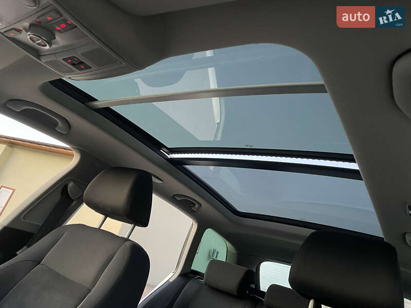 Універсал Volkswagen Golf 2011 в Сарнах