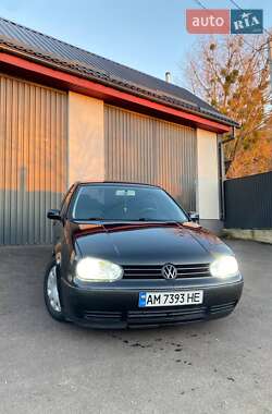 Хэтчбек Volkswagen Golf 2001 в Житомире