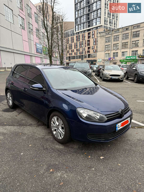 Хетчбек Volkswagen Golf 2010 в Києві