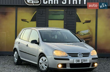 Хэтчбек Volkswagen Golf 2004 в Стрые