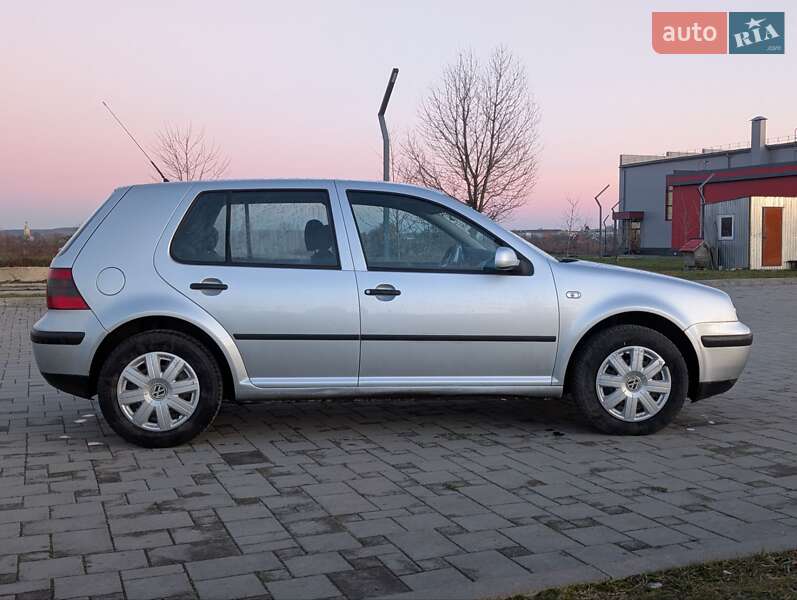 Хэтчбек Volkswagen Golf 2001 в Здолбунове