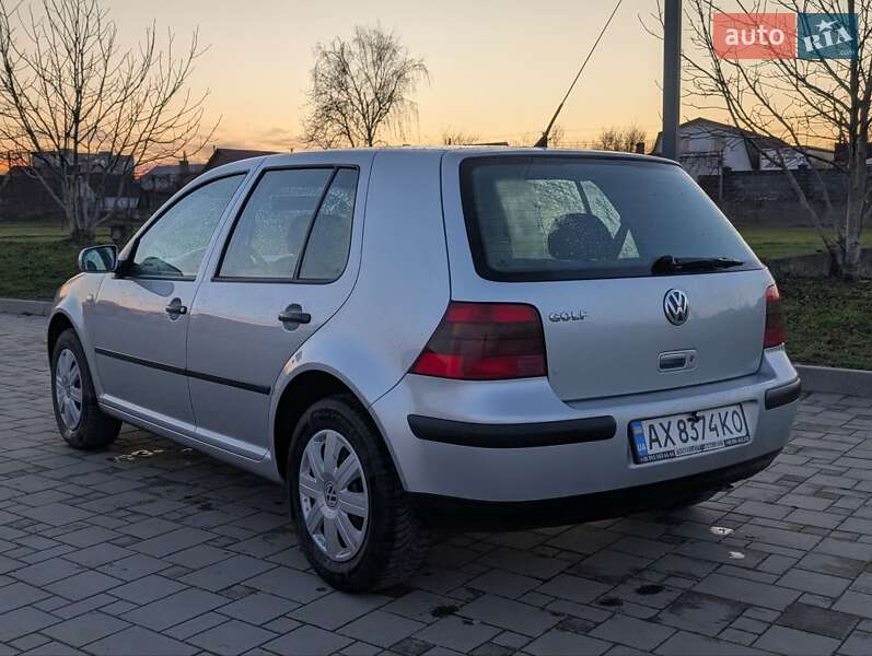 Хэтчбек Volkswagen Golf 2001 в Здолбунове