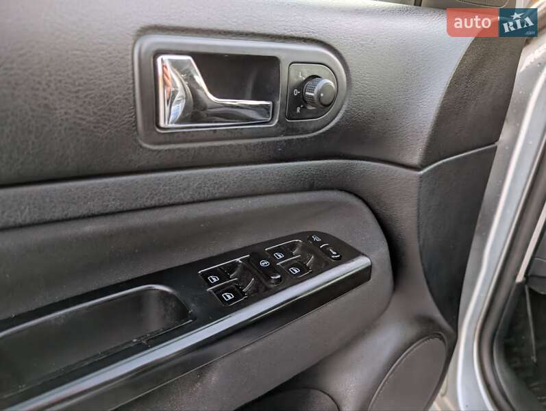 Хэтчбек Volkswagen Golf 2001 в Здолбунове