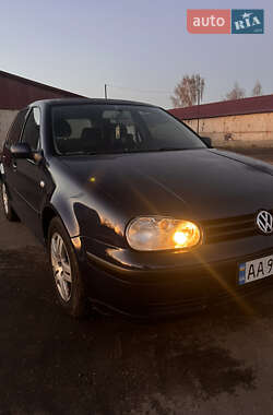 Хэтчбек Volkswagen Golf 2002 в Шостке