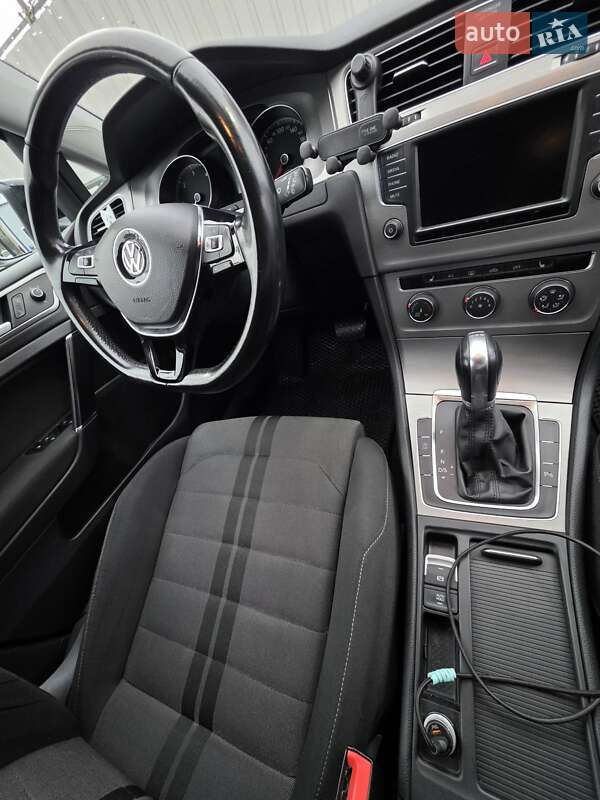 Універсал Volkswagen Golf 2015 в Луцьку