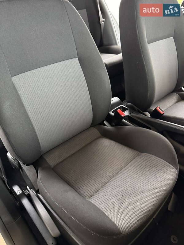 Хетчбек Volkswagen Golf 2003 в Чемерівцях фото 18 Хетчбек Volkswagen Golf 2003 в Чемерівцях