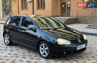 Хэтчбек Volkswagen Golf 2004 в Измаиле