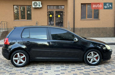 Хэтчбек Volkswagen Golf 2004 в Измаиле