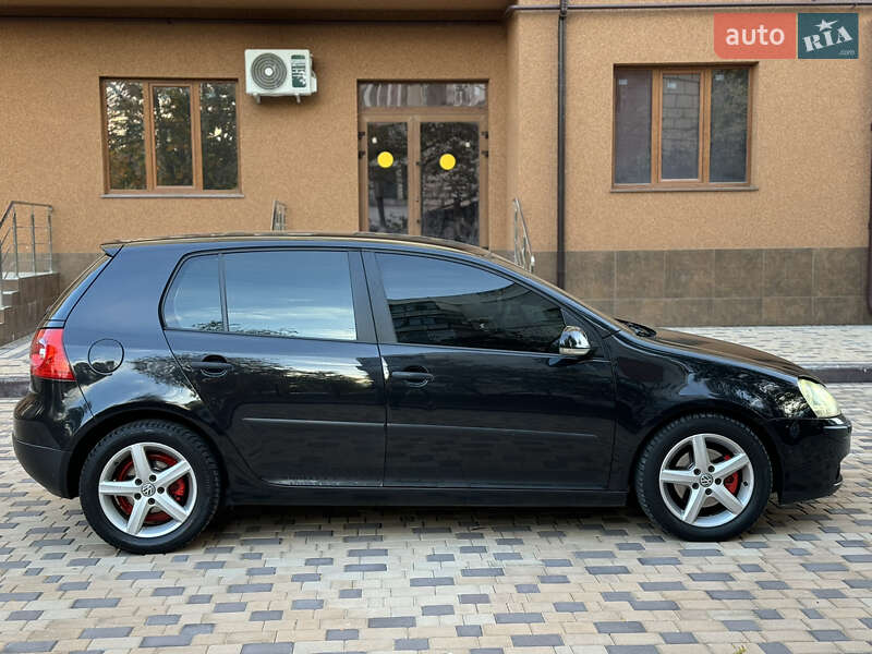 Хэтчбек Volkswagen Golf 2004 в Измаиле