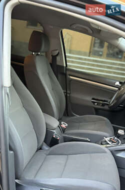 Хэтчбек Volkswagen Golf 2004 в Измаиле