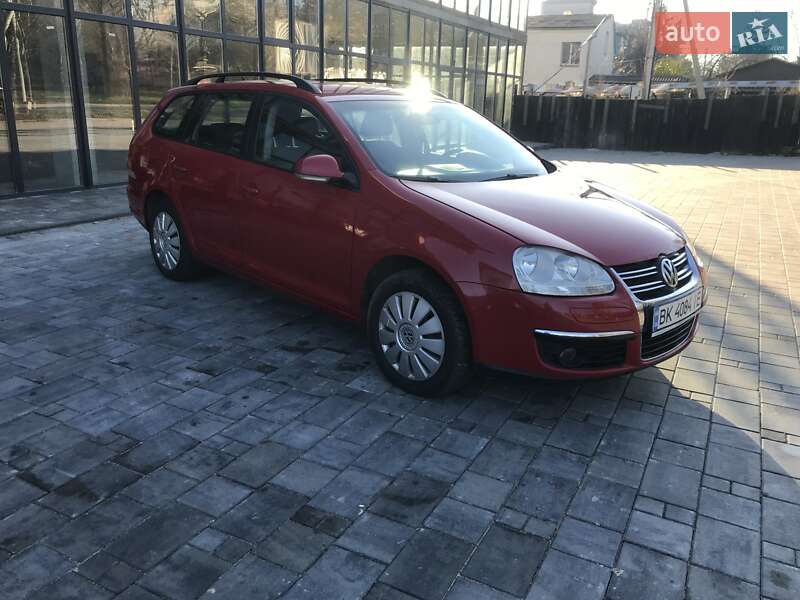 Універсал Volkswagen Golf 2009 в Рівному