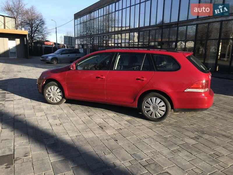 Універсал Volkswagen Golf 2009 в Рівному