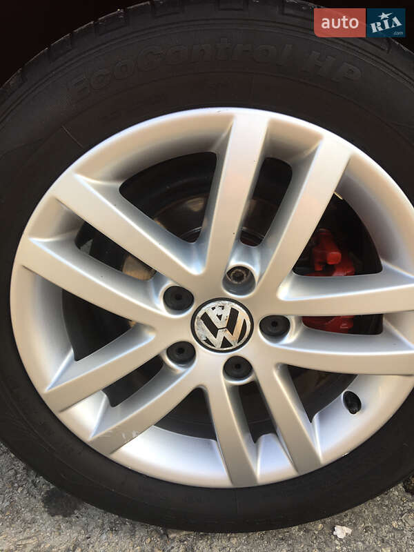 Хэтчбек Volkswagen Golf 2010 в Тысменице